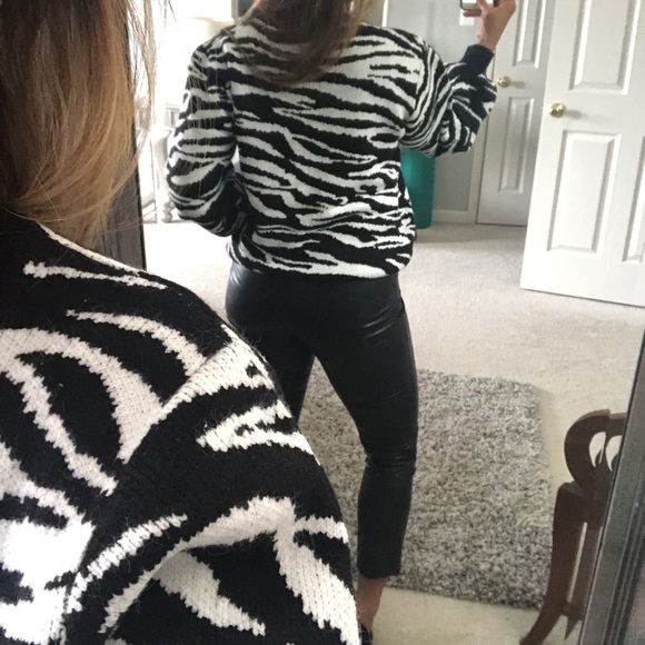 WHITE CLOSET ZEBRA PRINT SWEATER - Picture 6 of 7